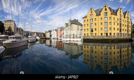 Norvegia, ale suono, vista città, pontile, stivali, Foto Stock