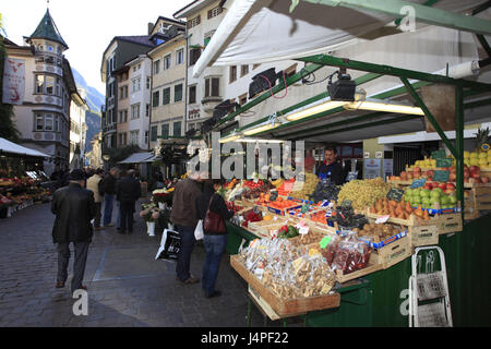 L'Italia, Sud Tirolo, Bolzano, Bozner Market, mercato di frutta e verdura, frutta square, turistiche, nessun modello di rilascio, Foto Stock