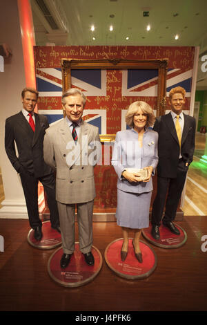 Gran Bretagna, Inghilterra, Londra Madame Tussaud, il carattere di cera del gabinetto, il principe Carlo e Camilla Parker Bowles, il principe William, principe Henry, Foto Stock