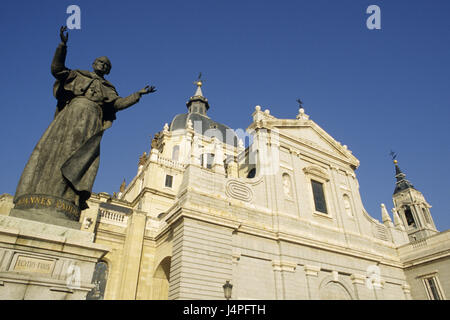 Spagna, Madrid, cattedrale, monumento, Papa Giovanni Paolo II, Foto Stock