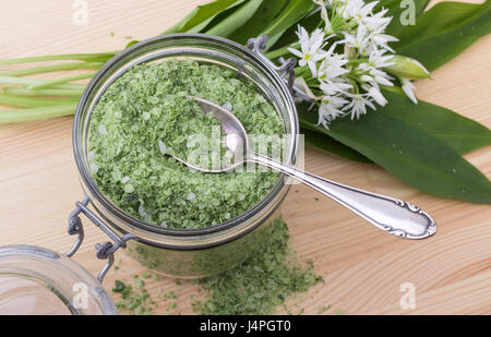 Verde sale alle erbe di aglio selvatico Foto Stock