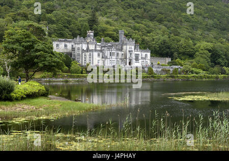 Irlanda, Connemara, nella contea di Galway, Kylemore Abbey, Kylemore salamoia, Foto Stock