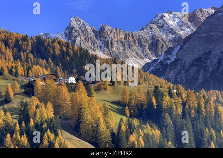 L'Italia, Alto Adige, Dolomiti, Val Badia, Wengen, riserva naturale di Fanes Alpine casaro di Praga, Foto Stock