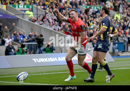 Saraceni" Chris Ashton celebra il suo punteggio i lati prima provare durante la sfida europea per la finale di coppa a BT Murrayfield, Edimburgo. Foto Stock