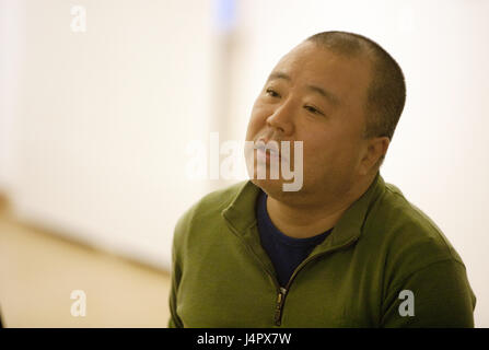 Tsuzuki Kyoichi, Giappone artista, fotografo, scrittore del libro stile Tokyo nell'Ami Médano Galleria su ottobre 26, 2010 a Budapest, Ungheria. Foto Stock