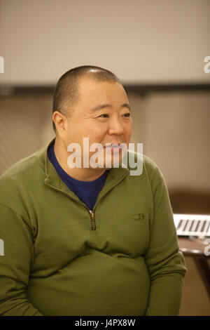 Tsuzuki Kyoichi, Giappone artista, fotografo, scrittore del libro stile Tokyo nell'Ami Médano Galleria su ottobre 26, 2010 a Budapest, Ungheria. Foto Stock