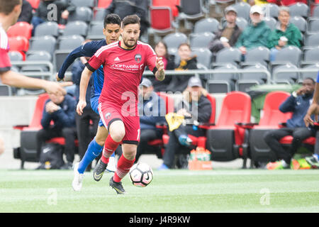 Ottawa, Canada. 13 Maggio, 2017. La Furia di Ottawa FC Sito Seoane (11) durante la USL match tra Pittsburgh Riverhounds e Ottawa Fury FC a TD Luogo di Ottawa in Canada. Daniel Lea/CSM/Alamy Live News Foto Stock