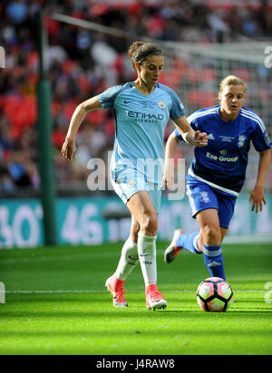 Londra, Regno Unito. 13 maggio 2017, allo Stadio di Wembley a Londra, Inghilterra; il SSE Womens finale di FA Cup, Manchester City rispetto a Birmingham City; Manchester City's Carli Lloyd (L) in azione al Wembley Stadium. © David Partridge / Alamy Live News Foto Stock