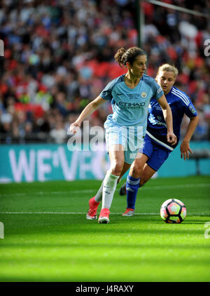 Londra, Regno Unito. 13 maggio 2017, allo Stadio di Wembley a Londra, Inghilterra; il SSE Womens finale di FA Cup, Manchester City rispetto a Birmingham City; Manchester City's Carli Lloyd (L) in azione al Wembley Stadium. © David Partridge / Alamy Live News Foto Stock