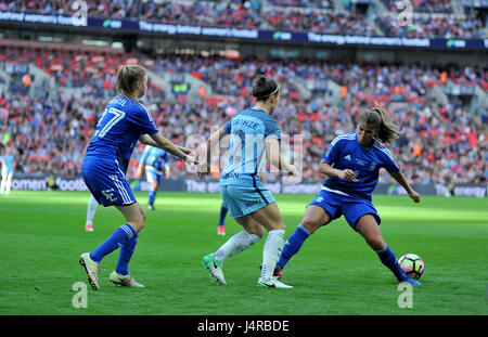 Londra, Regno Unito. 13 maggio 2017, allo Stadio di Wembley a Londra, Inghilterra; il SSE Womens finale di FA Cup, Manchester City rispetto a Birmingham City; Lucia bronzo (2) attacca la difesa di Birmingham allo Stadio di Wembley. © David Partridge / Alamy Live News Foto Stock