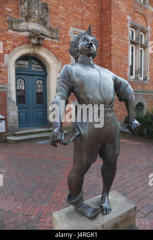 Germania, Quakenbrück, parrocchia di velluto tipo paese, Hare's Valley, Cattedrale di Oldenburg paese, Bassa Sassonia, ufficio delle imposte, scultura i poveri volante cittadino, scultore Hans-Gerd Ruwe, Foto Stock