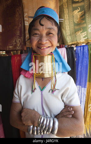 Thailandia, golden angolo superiore, Chiang maggio, lungo collo Karen Bergvolk, Padaung donna, sorriso, ritratto, nessun modello di rilascio, Foto Stock