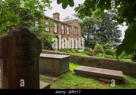 Il Bronte Parsonage a Howarth nello Yorkshire. Casa della famiglia di Bronte di scrittori. Foto Stock