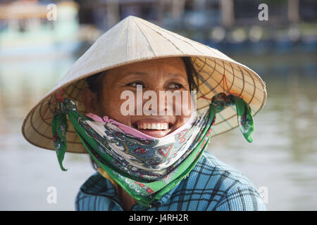 Il Vietnam, Hoi nella donna, sorriso, ritratto, modello rilasciato, Foto Stock