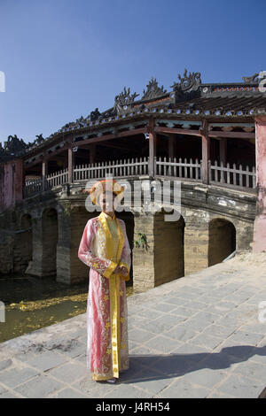 Il Vietnam, Hoi, ponte Giapponese, Chua Cau, donna, sorriso, Foto Stock