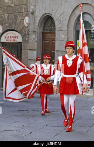 L'Italia, Toscana, Siena, centro città, processione in abiti tradizionali, Corsa del Palio, nessun modello di rilascio, Foto Stock