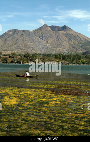 Indonesia, Bali, isola, Batursee, lago, Gunung Batur, Monte Batur, vulcano Crater Lake, scenario, Kedisan, Fischer, barca da pesca, Foto Stock