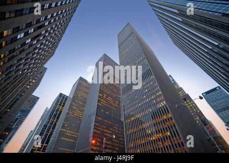 Gli Stati Uniti, New York City, 6Th. Avenue, alta sorge, Foto Stock