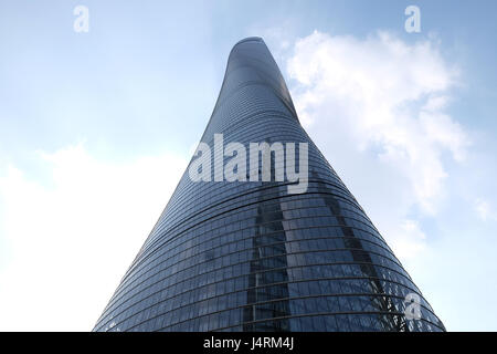 La Shanghai Tower contro. Esso è il più alto in Cina e il secondo al mondo. Foto Stock
