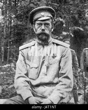 L'ultima fotografia conosciuta dello zar Nicola II, l'ultimo imperatore di Russia, scattata poco prima della sua abdicazione e della rivoluzione russa. L'immagine riflette il tono cupo degli ultimi giorni del suo regno. Foto Stock