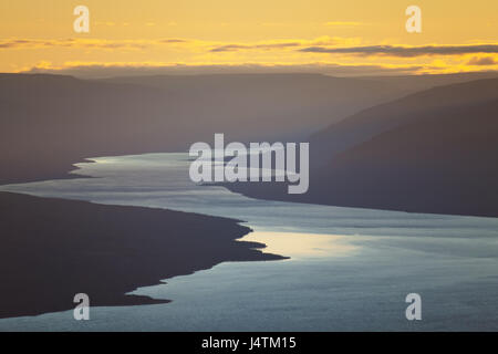 Ayan lago nella tabella montagne. Altopiano Putorana. Riserva Putorana. A nord della Russia. La Siberia. Foto Stock