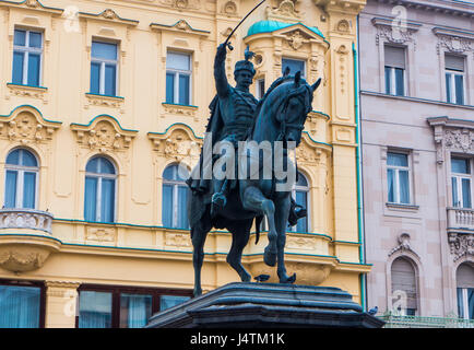 Ban Josip Jelacic monuemt nella piazza centrale di Zagabria, Croazia. Foto Stock