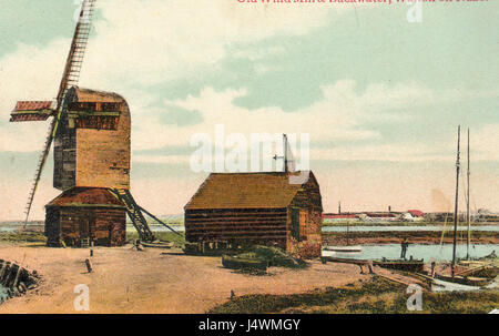 Una fotografia del 1909 di Walton-on-the-Naze, una città costiera dell'Essex, Inghilterra. L'immagine cattura la costa panoramica della città e la sua prominenza come destinazione balneare durante l'inizio del XX secolo. Foto Stock