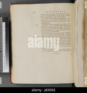 "A Tour in Wales" di Thomas Pennant, pubblicato per la prima volta nel 1778, offre un resoconto dettagliato dei viaggi dell'autore in Galles. Pennant fornisce approfondimenti sui paesaggi, la storia e la cultura della regione, contribuendo in modo significativo alla letteratura di viaggio britannica del XVIII secolo. Foto Stock