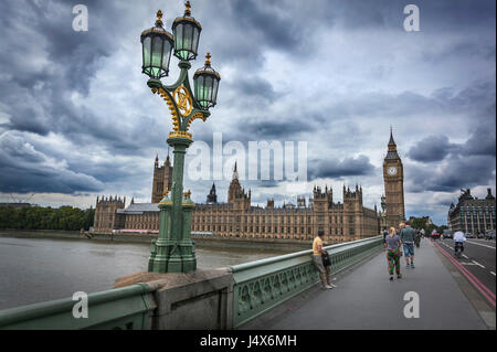 Il Big Ben e il palazzo di Westminister, Londra, Inghilterra del XIX AUG 2015:-il palazzo di Westminister o le case del parlamento è dove il british gov Foto Stock