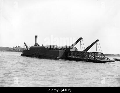 La catena di vapore traghetto "La Signora Beatrice' che attraversa il fiume Deben da Felixstowe a Bawdsey. Foto Stock