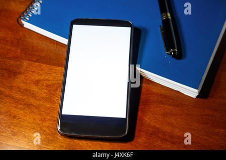 Mostra smartphone con schermo vuoto. business concetto di comunicazione. Foto Stock