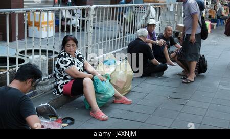 Mercato delle Pulci Thanon Suea POa Chinatown Bangkok in Thailandia Asia Foto Stock