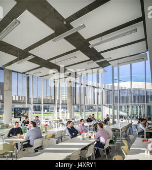 Mensa Cafe interior. Reti del gas in Irlanda, Dublino, Irlanda. Architetto: Denis Byrne Architects, 2015. Foto Stock