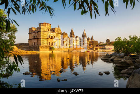 Chhatris Cenotaphs di Orchha, India Foto Stock