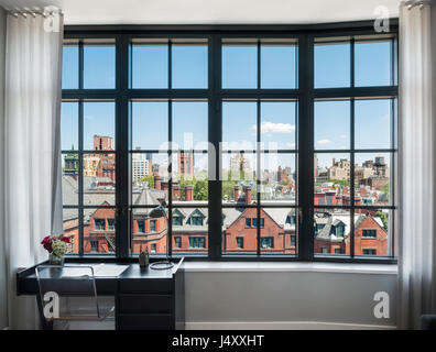 Finestra interna vista da un appartamento modello. 500 West 21st Street, New York, Stati Uniti. Architetto: Kohn Pedersen Fox Associates (KPF), 2015. Foto Stock