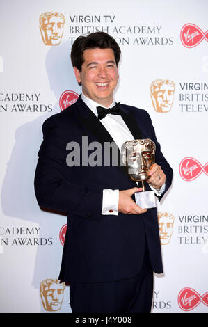 Michael mcintyre con il premio per la nella sala stampa della Vergine TV British Academy Awards televisione 2017 tenutasi presso la Sala del Festival a Southbank Centre di Londra. Stampa foto di associazione. Picture Data: domenica 14 maggio, 2017. Vedere PA storia SHOWBIZ BAFTA. Foto di credito dovrebbe leggere: Ian West/PA FILO Foto Stock