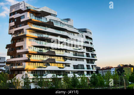 Una vista su un edificio del 'vita di città complesso residenziale' nella città di Milano Foto Stock
