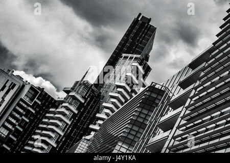 Una vista su architettura moderna di milano centro città e i suoi uffici ed edifici residenziali Foto Stock