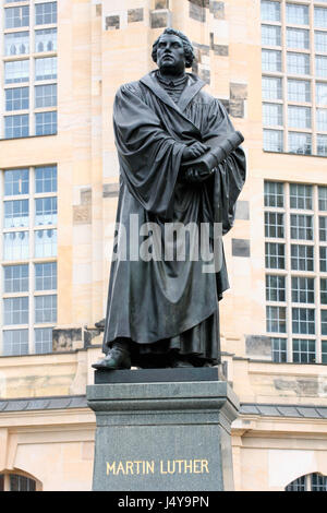 Bronce Statua di Martin Lutero a Dresda, costruito da Adolf von Donndorf nel 1885. Foto Stock