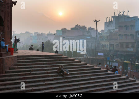 Delhi, India  11 Novembre 2012 - scalone a Jama Masjid moschea di mattina presto la luce in Delhi Foto Stock