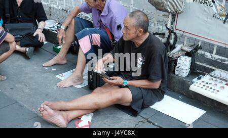 Mercato delle Pulci Thanon Suea POa Chinatown Bangkok in Thailandia Asia Foto Stock