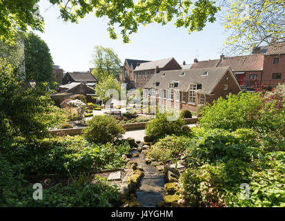 Sant'Antonio giardino, Peasholme verde, York, North Yorkshire, Inghilterra, Regno Unito Foto Stock