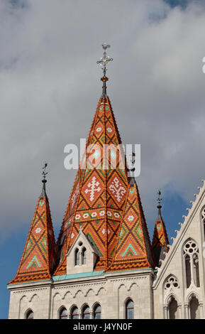 La Chiesa di San Mattia (Mátyás-templom) in di Buda Castle District, Budapest, Ungheria. Foto Stock