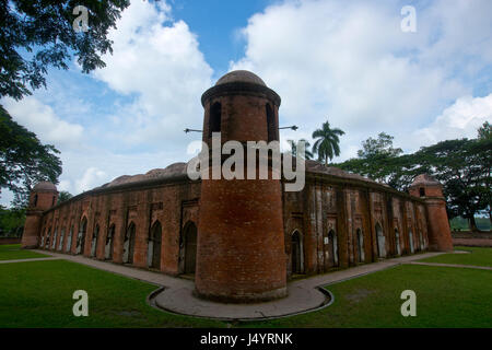 Sessanta cupola moschea di Bagerhat, un sito patrimonio mondiale dell'UNESCO del Bangladesh. Foto Stock