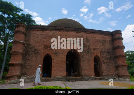 Il Singair moschea di Bagerhat. Si tratta di una singola-cupola Moschea, situata proprio di fronte alla Shait Gumbad moschea, Bangladesh. Foto Stock