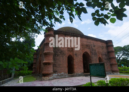 Il Singair moschea di Bagerhat. Si tratta di una singola-cupola Moschea, situata proprio di fronte alla Shait Gumbad moschea, Bangladesh. Foto Stock