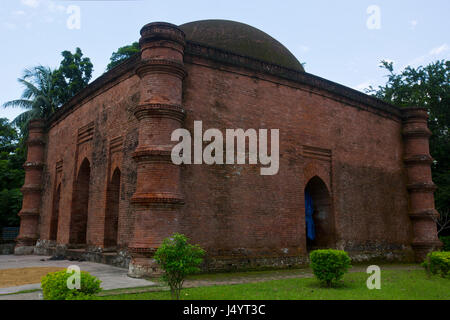 Il Singair moschea di Bagerhat. Si tratta di una singola-cupola Moschea, situata proprio di fronte alla Shait Gumbad moschea, Bangladesh. Foto Stock