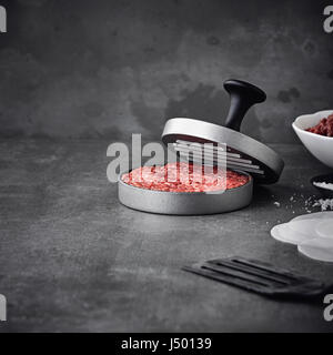 Hamburger premere con appena pressato burger patty Foto Stock