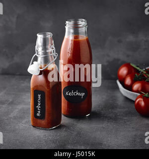 Il ketchup e salsa barbecue Foto Stock