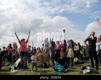 Bedford, Regno Unito. 13 Maggio, 2017. Protesta per arrestare Yarl il legno e tutte le altre in materia di immigrazione nei centri di detenzione in UK Credit: Aghil Maniavi/Alamy Live News Foto Stock